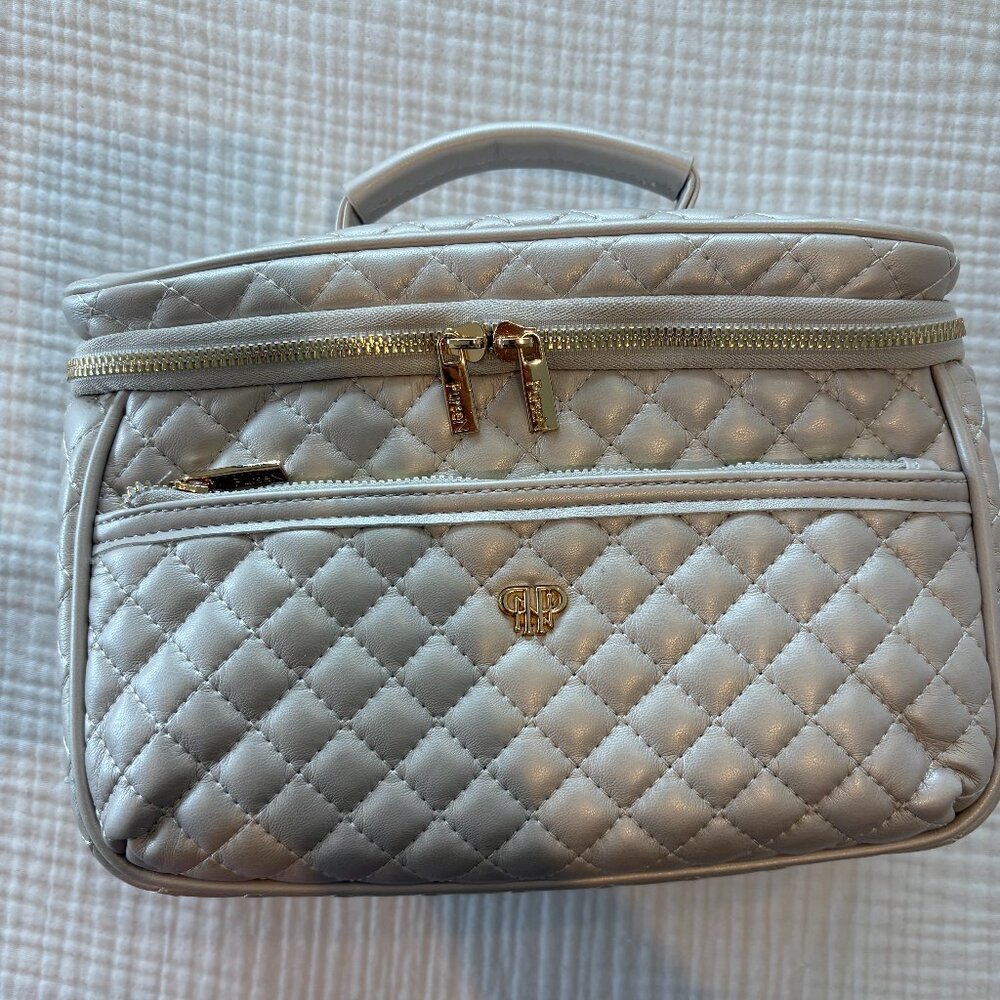 PurseN Classic Train Case in pearl NWOT